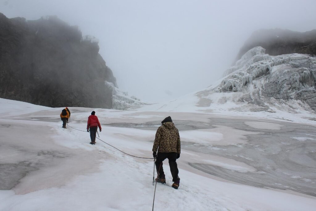 RWENZORI MOUNTAINEERING AND GORILLA TREKKING SAFARI UGANADA